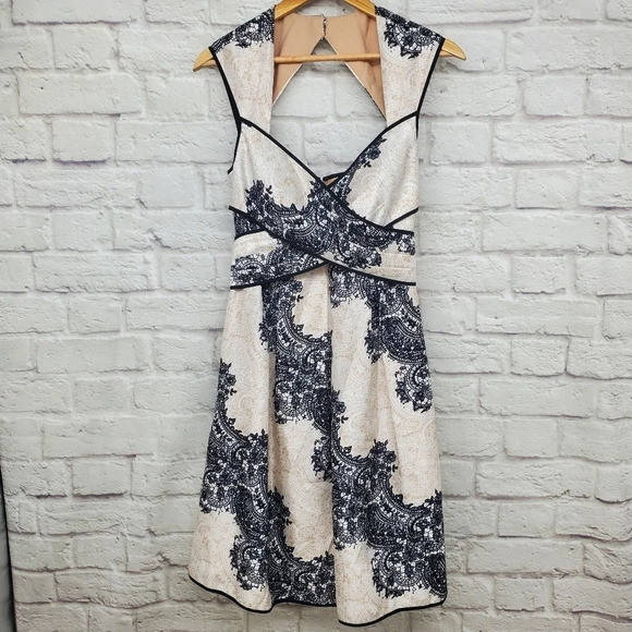 Jessica Simpson Women's Floral Paisley Fit & Flare Tie Back Dress Sz 8 - Picture 2 of 15